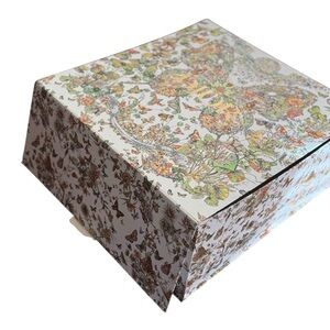 Dior Floral large box in good conditions great to storage your Dior bags or more